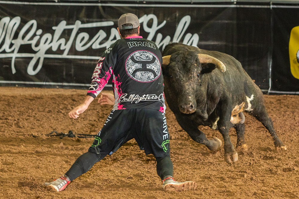 Toby Inman sets up a fake during one of his three bullfights this past weekend at the Bullfighters Only Barrett-Jackson Invitational in Scottsdale, Ariz. Inman won the title, and young gun Chance Moorman finished second. (PHOTO BY BRANDON SMITH)