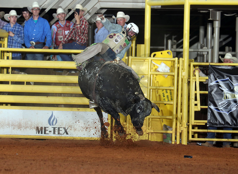 Jordan Wacey Spears rides Pete Carr's Smash Mouth for 90 points to win the 2018 Lea County Xtreme Bulls. This year's bull riding is set for Tuesday, Aug. 6, in Lovington, New Mexico. (PHOTO BY PEGGY GANDER)