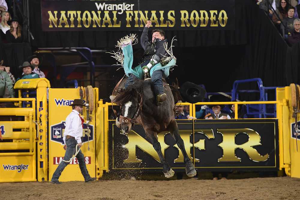 Tanner Aus matches moves with Hi Lo ProRodeo's Pretty Woman for 86.5 points to place fifth in Thursday's eighth round of the National Finals Rodeo. (PRCA PRORODEO PHOTO BY JAMES PHIFER)