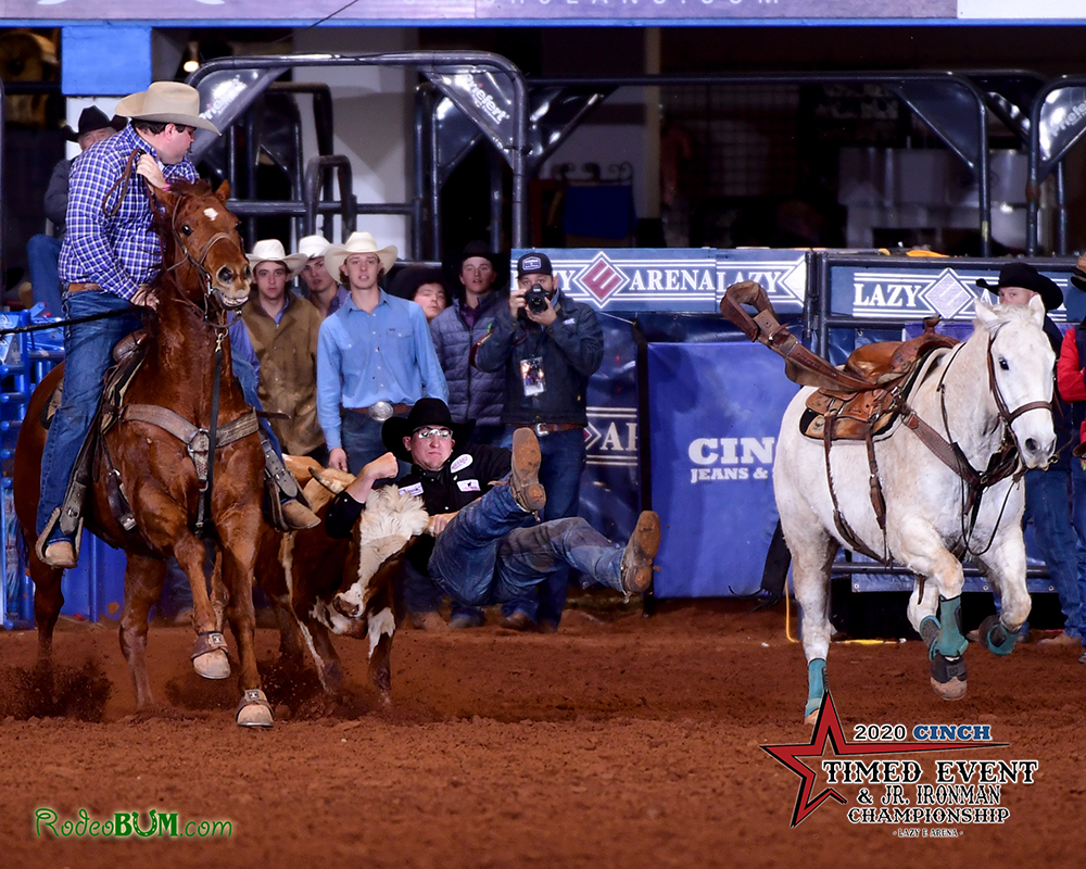 Tee McLeod grapples his steer to the ground in 7.0 seconds to secure the 2020 Jr. Ironman title and $11,750. (PHOTO BY JAMES PHIFER)