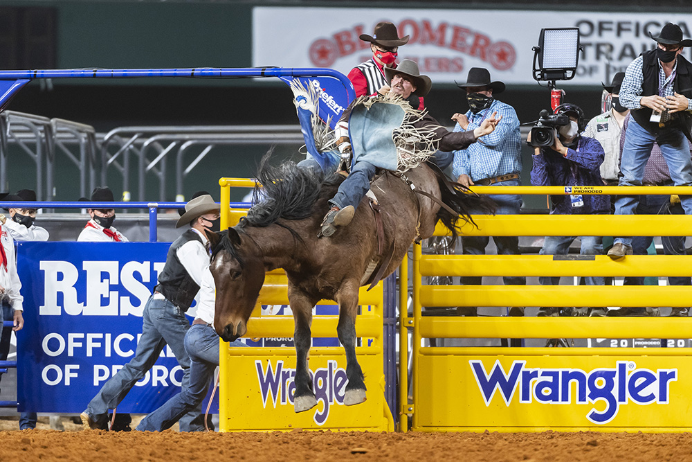 Orin Larsen rides Cervi's Ain't No Angel for 86 points to place fourth in Tuesday's sixth round of the National Finals Rodeo. (PHOTO BY JAMES PHIFER)